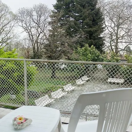 Hotel Holiday House Of Bas Varna - Free Parking Warna