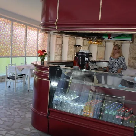 Hotel Holiday House Of Bas Varna - Free Parking *