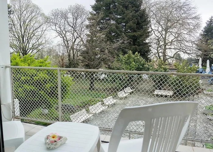 Hotel Holiday House Of Bas Varna - Free Parking Warna