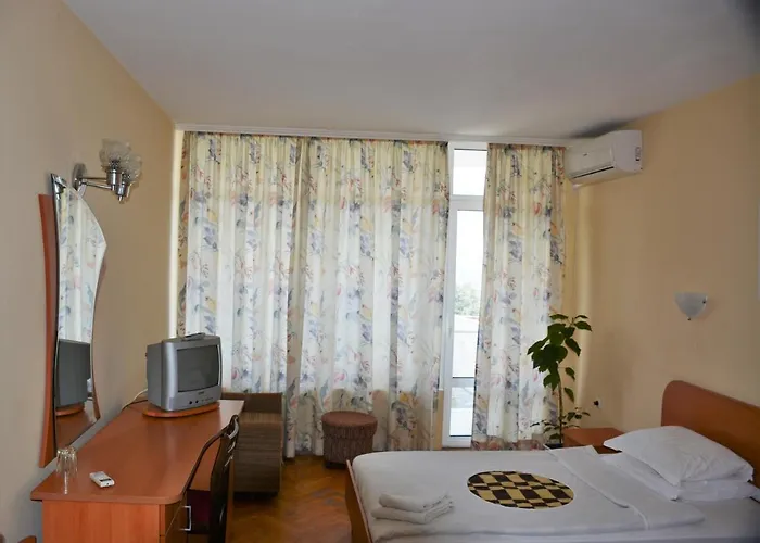 Holiday House Of Bas Varna - Free Parking Hotel *