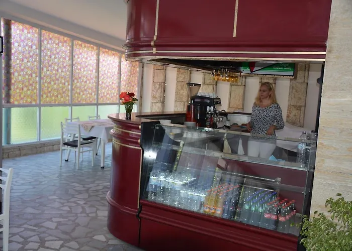 Hotel Holiday House Of Bas Varna - Free Parking *