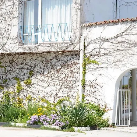 Creativity House Of Bas Varna - Free Parking Hotell
